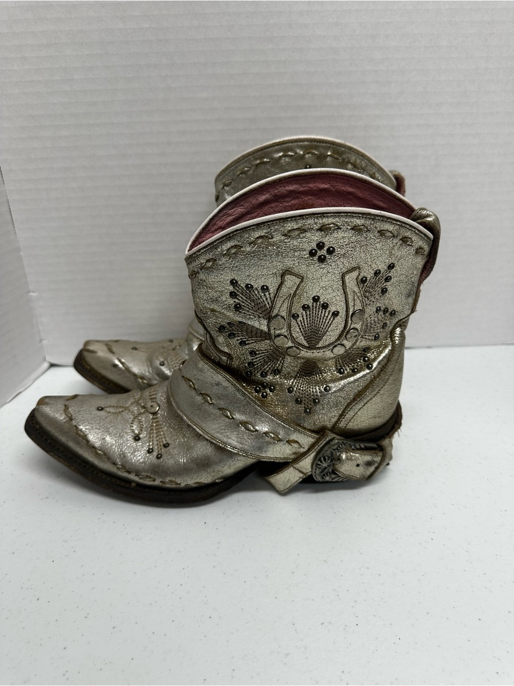 Junk Gypsy by Lane Gold Metallic Leather Western Boots Horseshoe Studs Size 7 - Picture 6 of 12